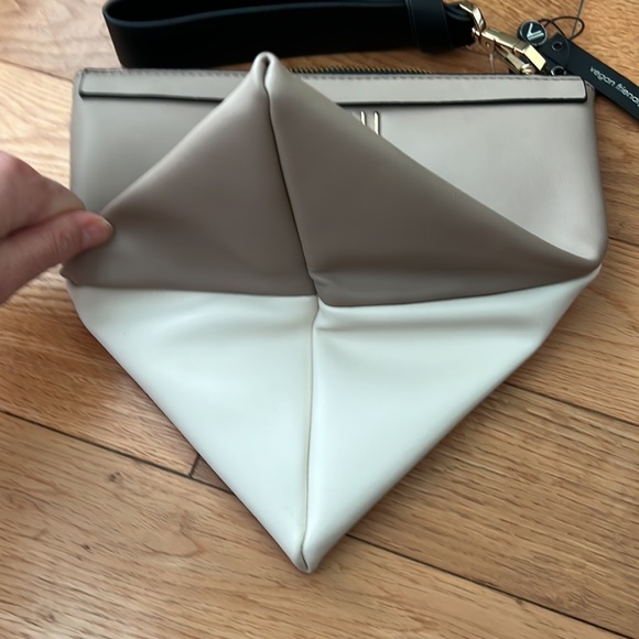 NWT Izzy & Ali  vegan 2 tone taupe/cream triangle clutch - Picture 8 of 8